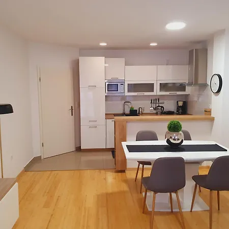 Seven Hills Apartment
